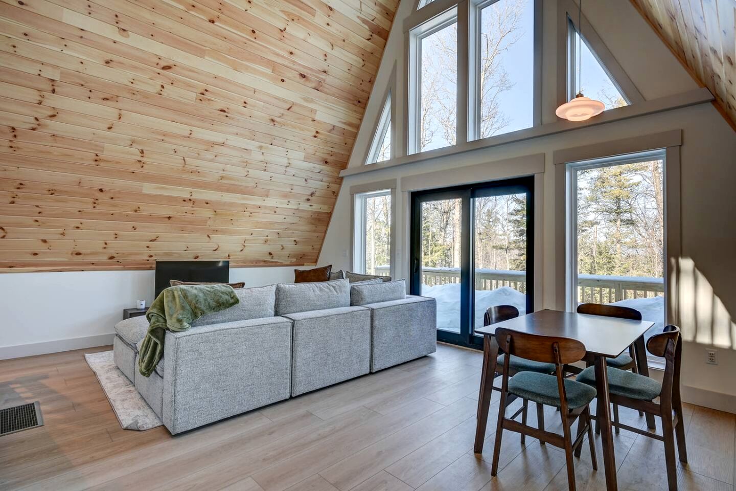 Bright and Airy A-Frame for a Relaxing Mountain Getaway in Conway, New Hampshire