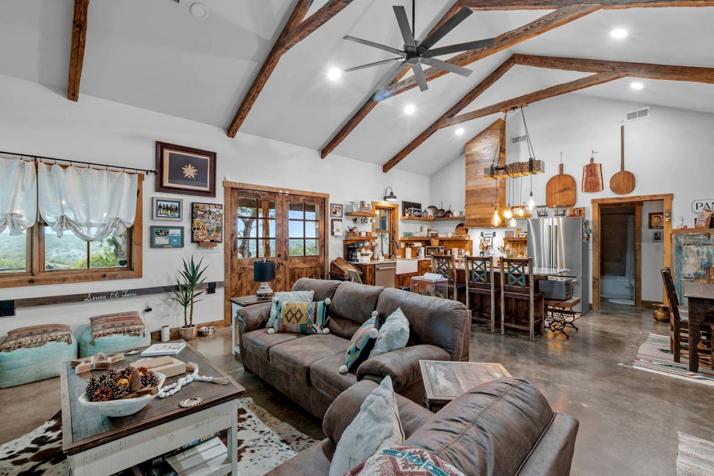 Vacation Cabin Rental with Hot Tub and Fire Pit in Fredericksburg, Texas