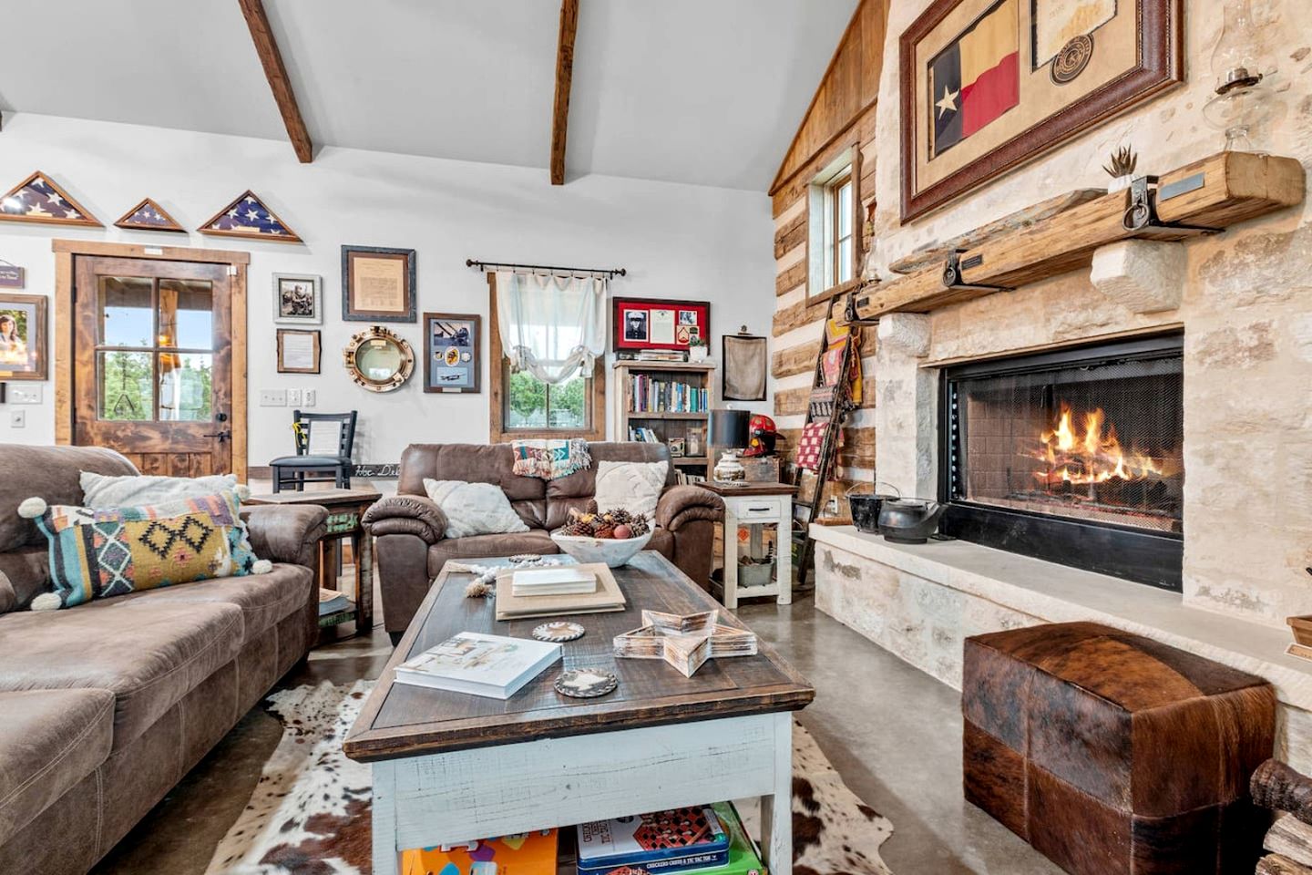 Vacation Cabin Rental with Hot Tub and Fire Pit in Fredericksburg, Texas