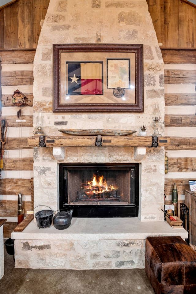 Vacation Cabin Rental with Hot Tub and Fire Pit in Fredericksburg, Texas