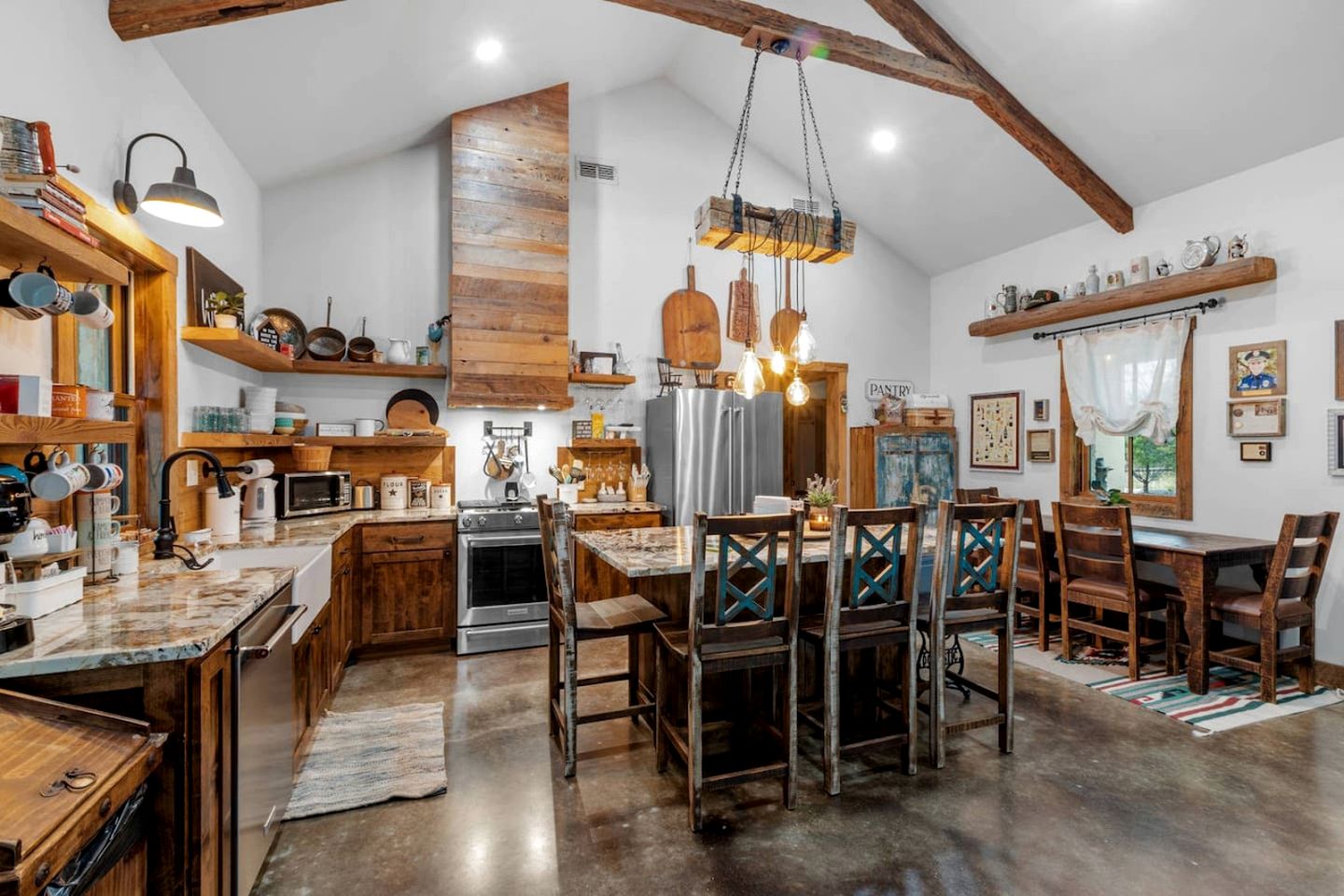 Vacation Cabin Rental with Hot Tub and Fire Pit in Fredericksburg, Texas