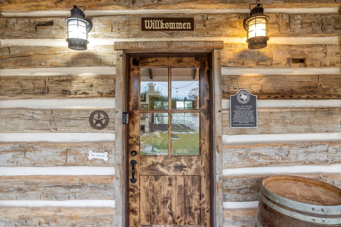 Vacation Cabin Rental with Hot Tub and Fire Pit in Fredericksburg, Texas