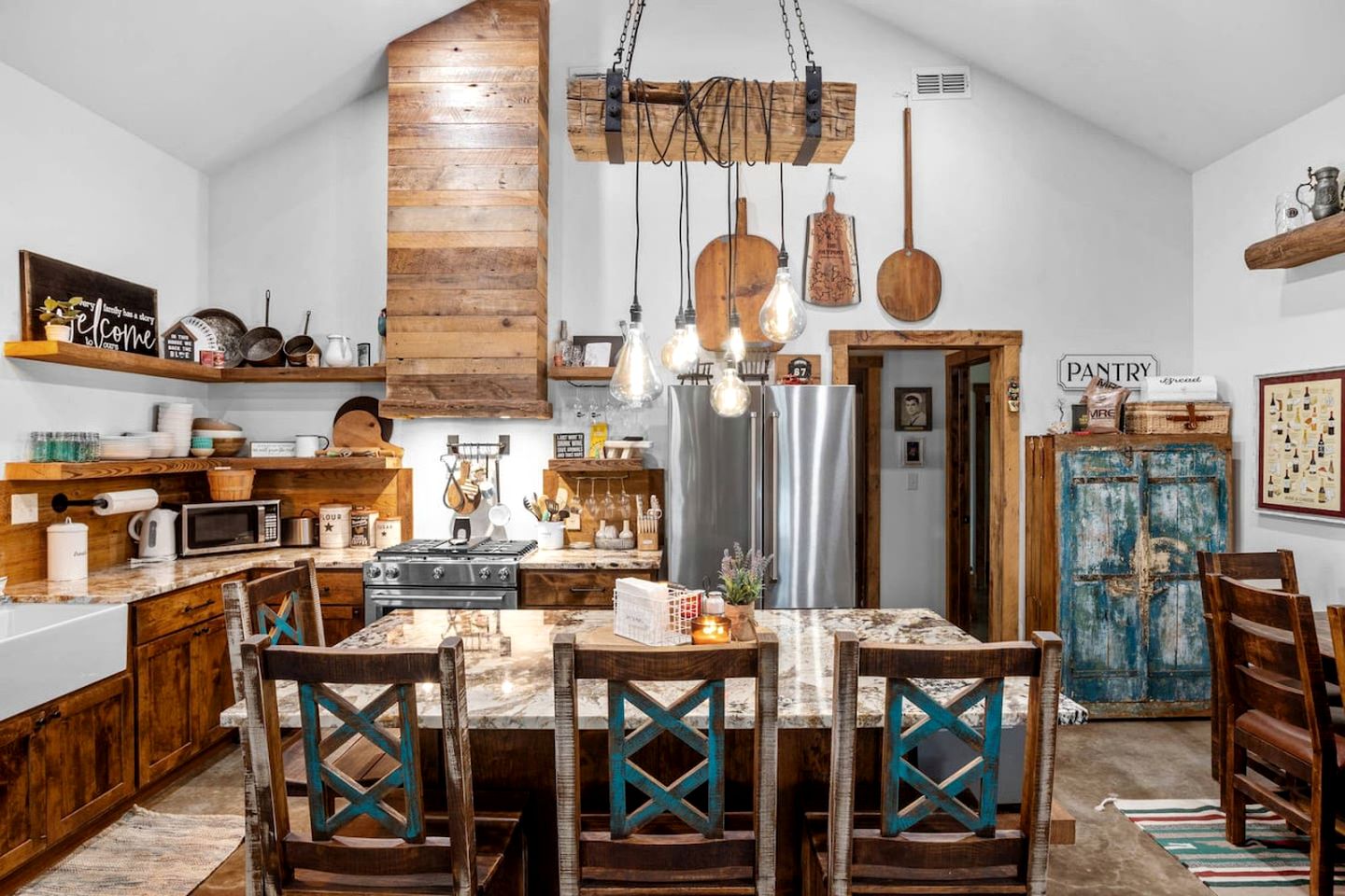 Vacation Cabin Rental with Hot Tub and Fire Pit in Fredericksburg, Texas