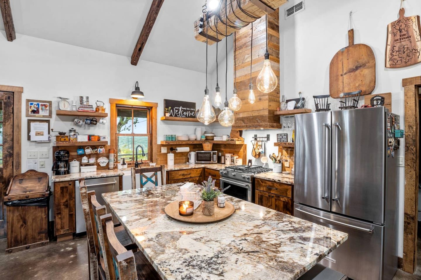 Vacation Cabin Rental with Hot Tub and Fire Pit in Fredericksburg, Texas