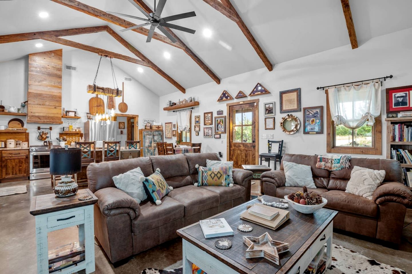 Vacation Cabin Rental with Hot Tub and Fire Pit in Fredericksburg, Texas