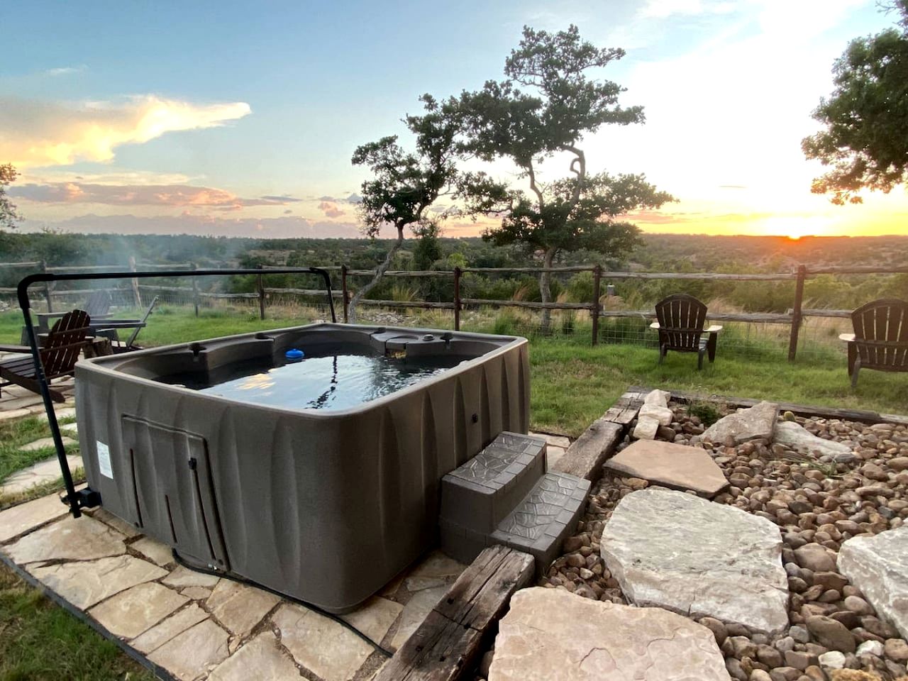 Vacation Cabin Rental with Hot Tub and Fire Pit in Fredericksburg, Texas