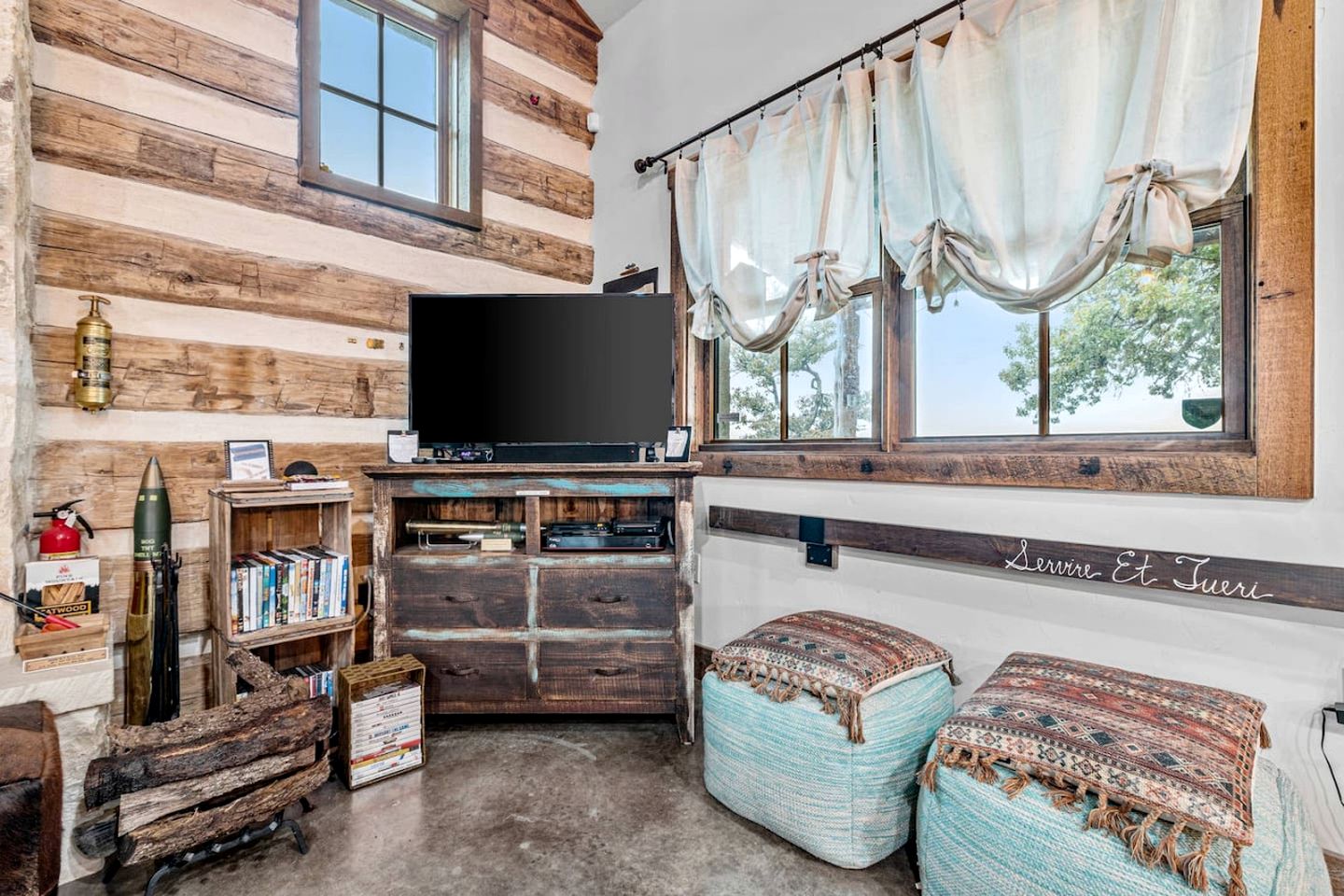 Vacation Cabin Rental with Hot Tub and Fire Pit in Fredericksburg, Texas