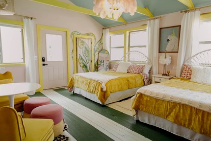 Incomparable Charm: Find Your Peaceful Haven in Tracy City's Most Unique Cabin photo 2