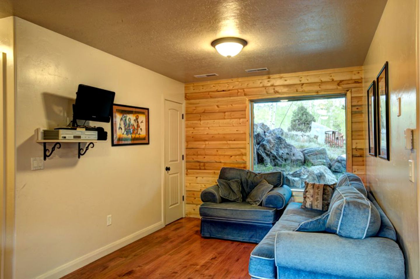 Eight-Bedroom Family Getaway with Mountain View at Brian Head, Utah