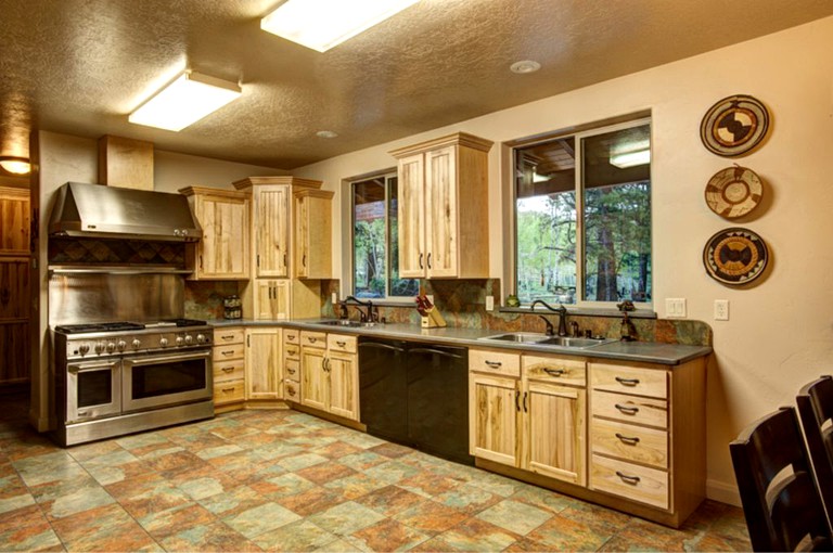 Cabins (Panguitch lake, Utah, United States)