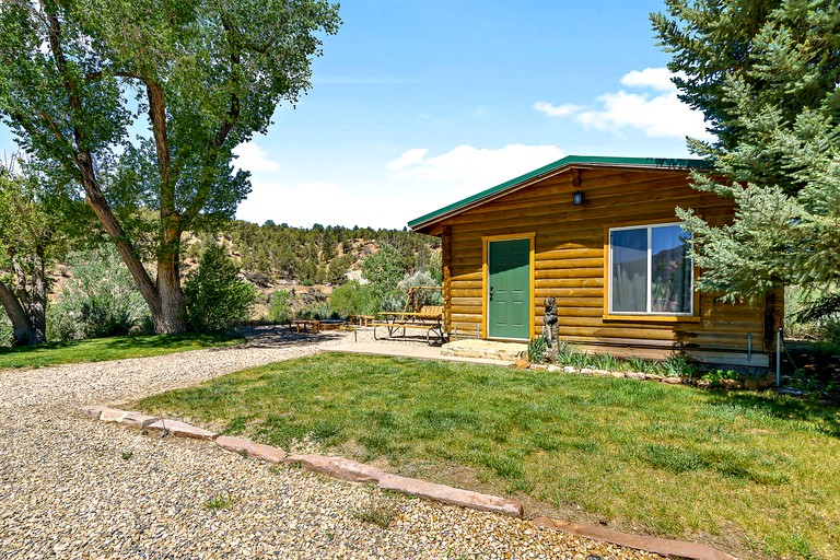 Cabins (United States of America, Mt. Carmel, Utah)