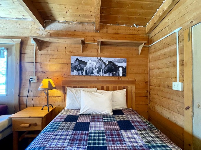Cabins (United States of America, Mt. Carmel, Utah)