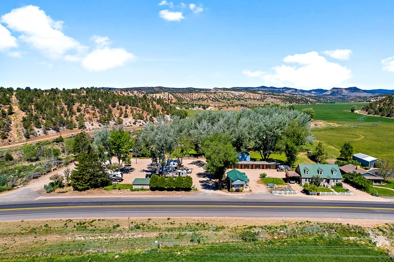 Cabins (United States of America, Mt. Carmel, Utah)