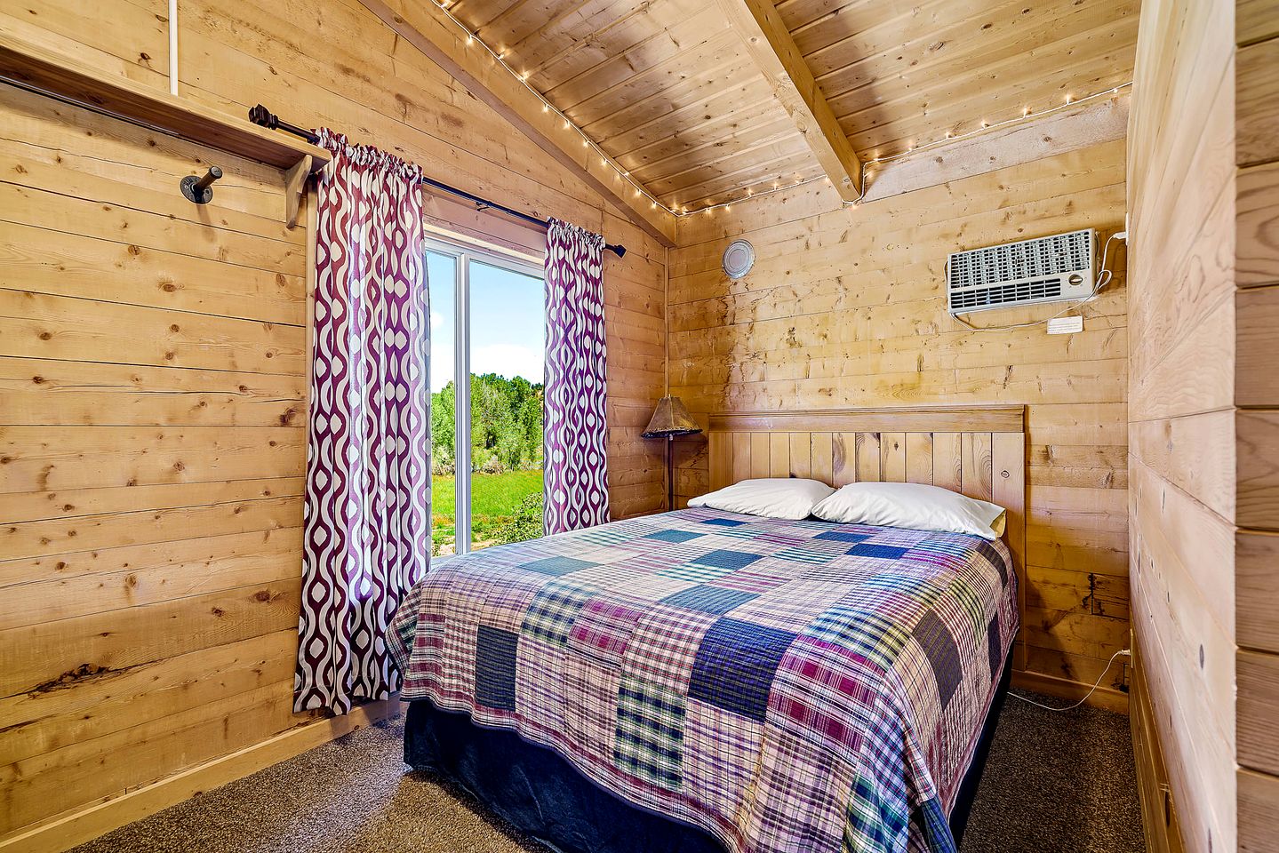 Small Group Cabin Perfect for Outdoor Activities in Mt. Carmel, Utah
