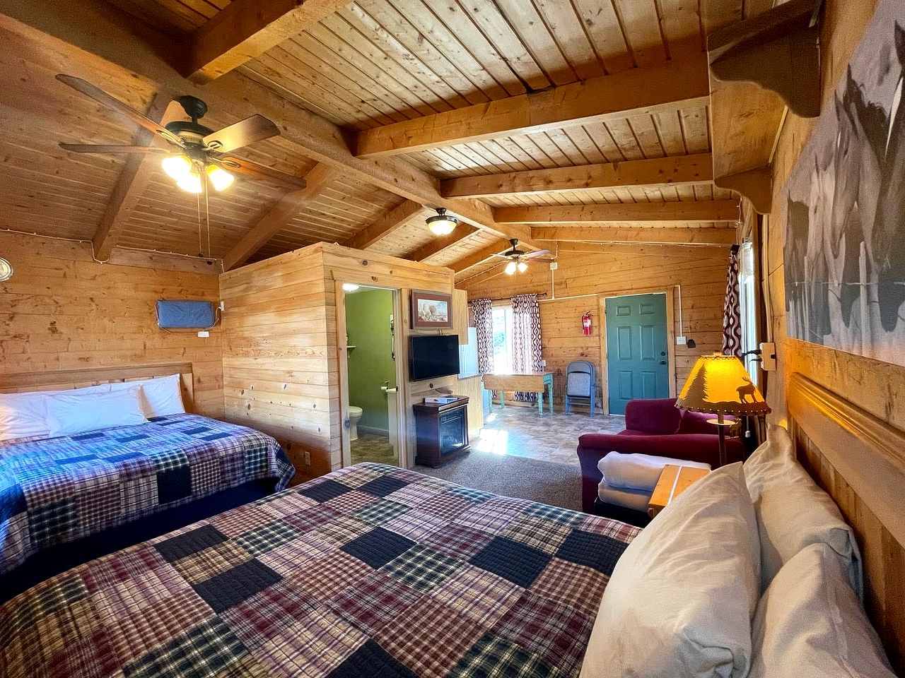 Small Group Cabin Perfect for Outdoor Activities in Mt. Carmel, Utah