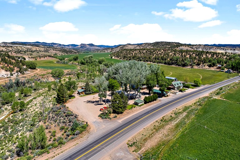 Cabins (United States of America, Mt. Carmel, Utah)