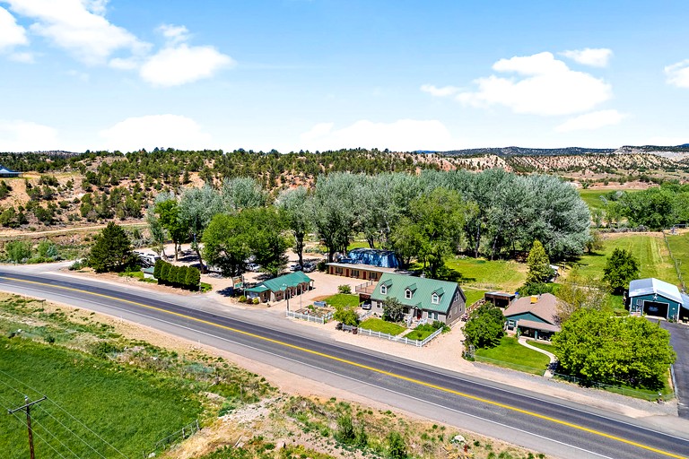 Cabins (United States of America, Mt. Carmel, Utah)