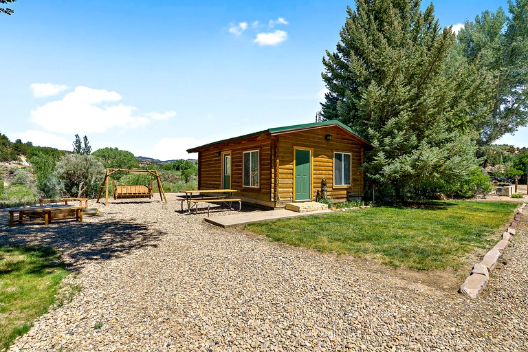 Small Group Cabin Perfect for Outdoor Activities in Mt. Carmel, Utah