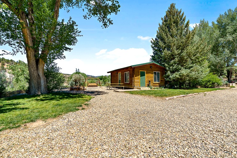 Cabins (United States of America, Mt. Carmel, Utah)
