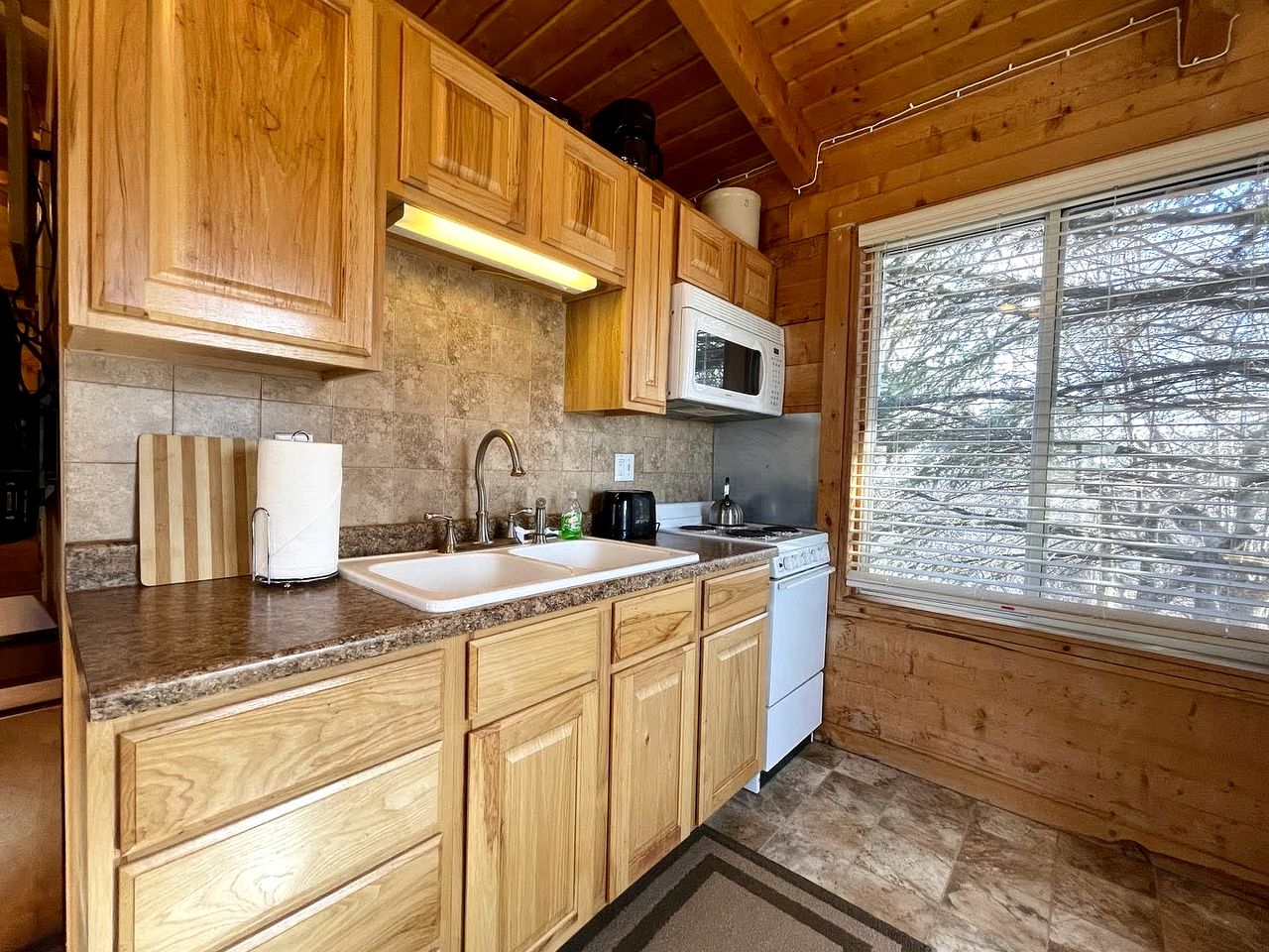 Small Group Cabin Perfect for Outdoor Activities in Mt. Carmel, Utah