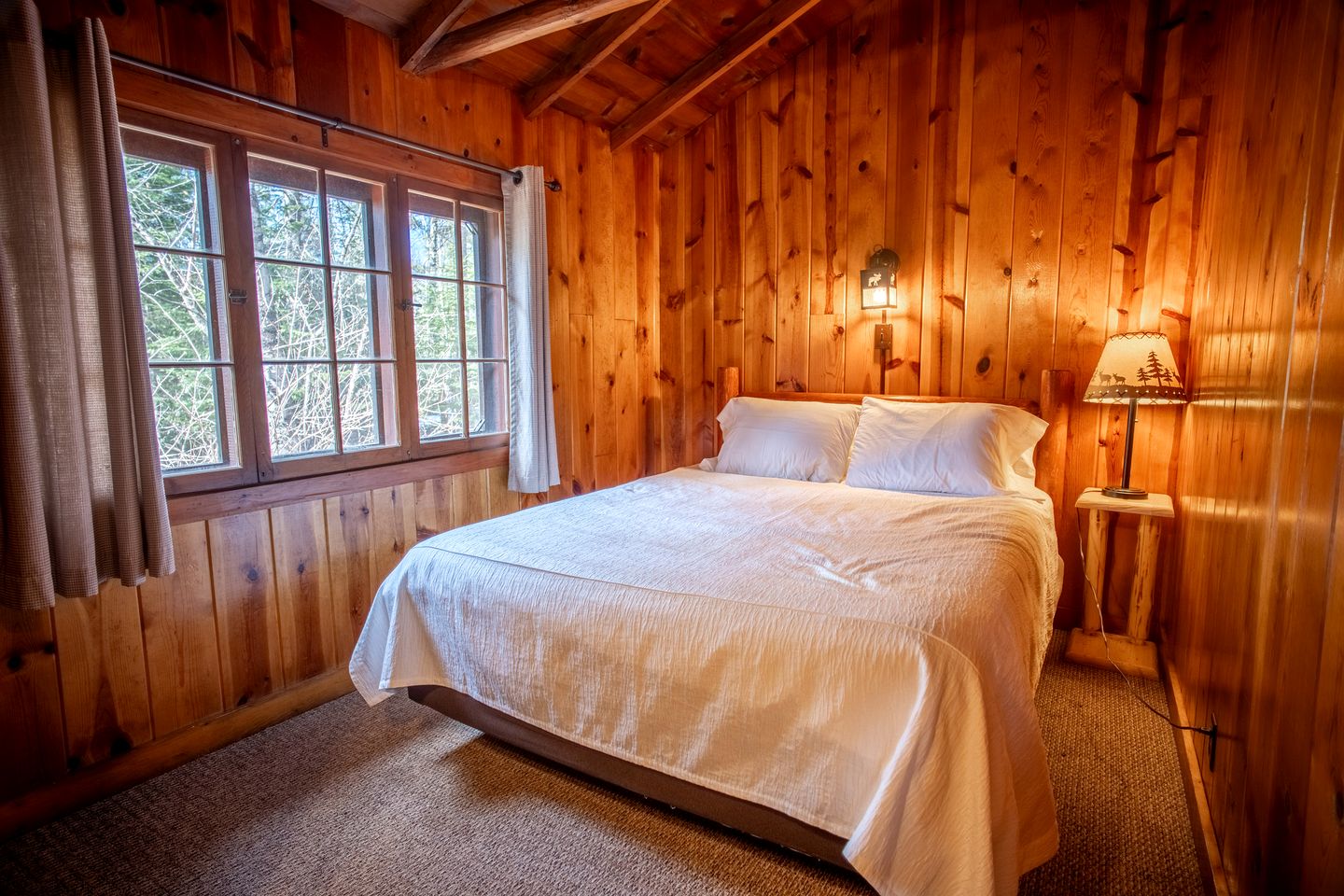 Rustic Cabin with Cozy Fireplace & Private Deck Near Babbitt, Minnesota