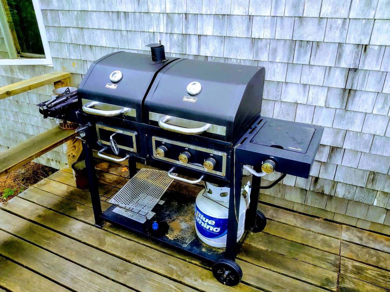 Charming Cottage Retreat with a Wood-Burning Fireplace in Wellfleet, Massachusetts