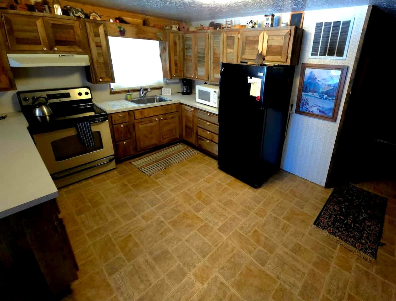 Handcrafted Cozy Cabin Retreat with Scenic Mountain Views in McCall, Idaho