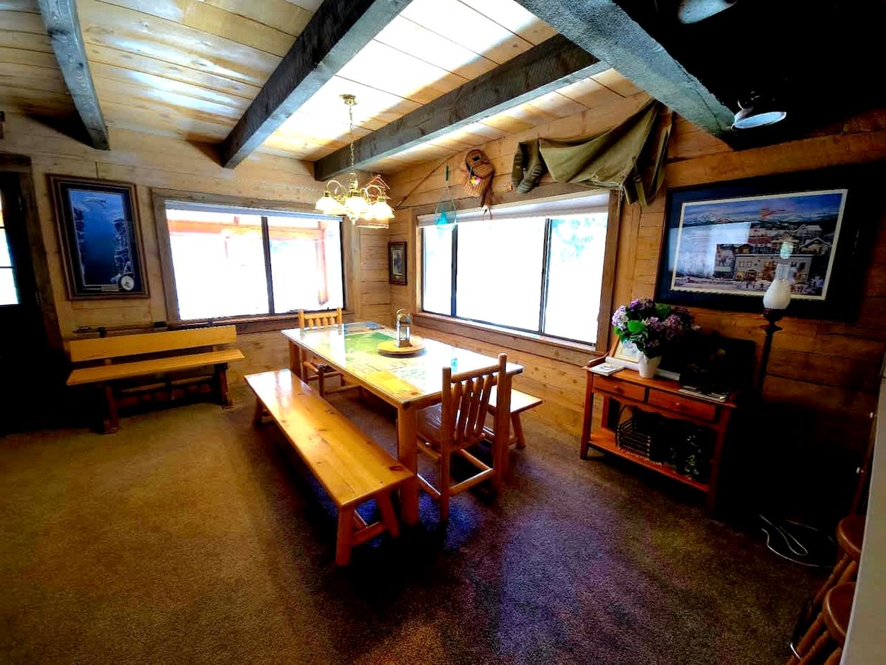Handcrafted Cozy Cabin Retreat with Scenic Mountain Views in McCall, Idaho