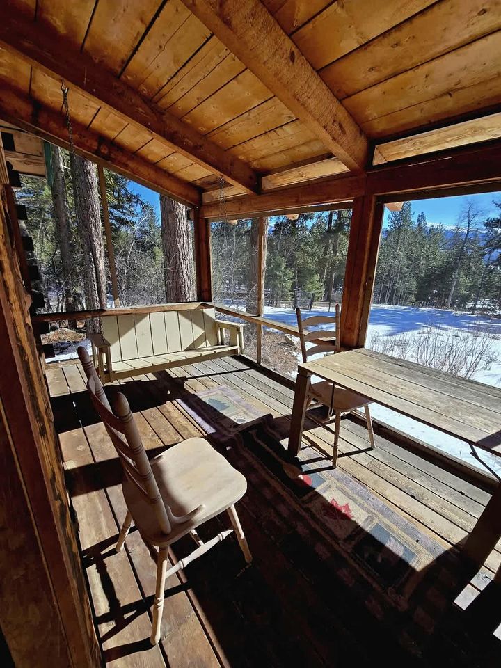 Handcrafted Cozy Cabin Retreat with Scenic Mountain Views in McCall, Idaho