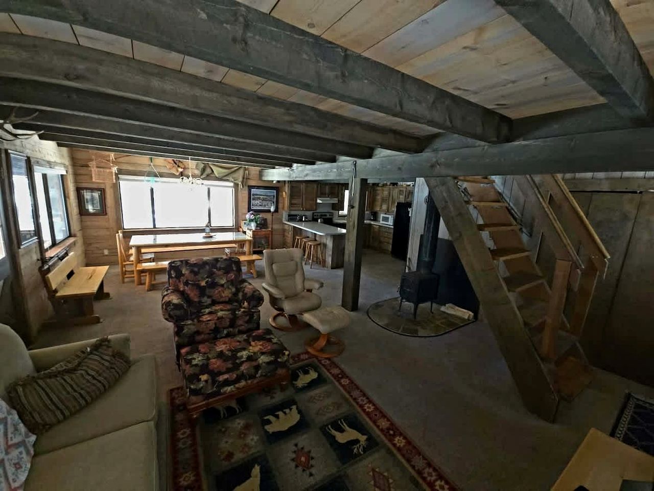 Handcrafted Cozy Cabin Retreat with Scenic Mountain Views in McCall, Idaho