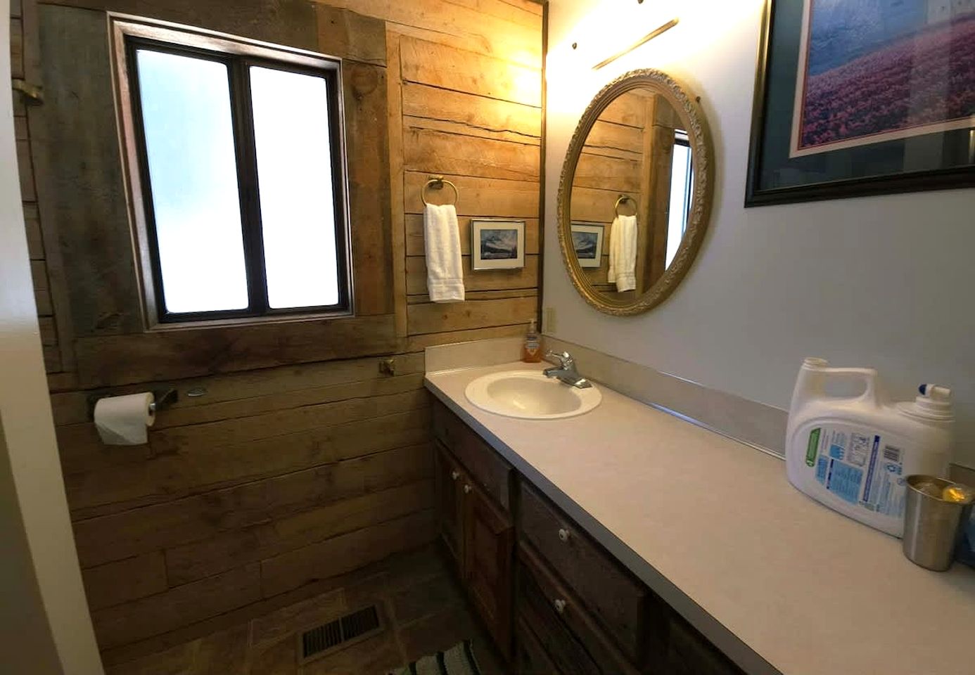 Handcrafted Cozy Cabin Retreat with Scenic Mountain Views in McCall, Idaho