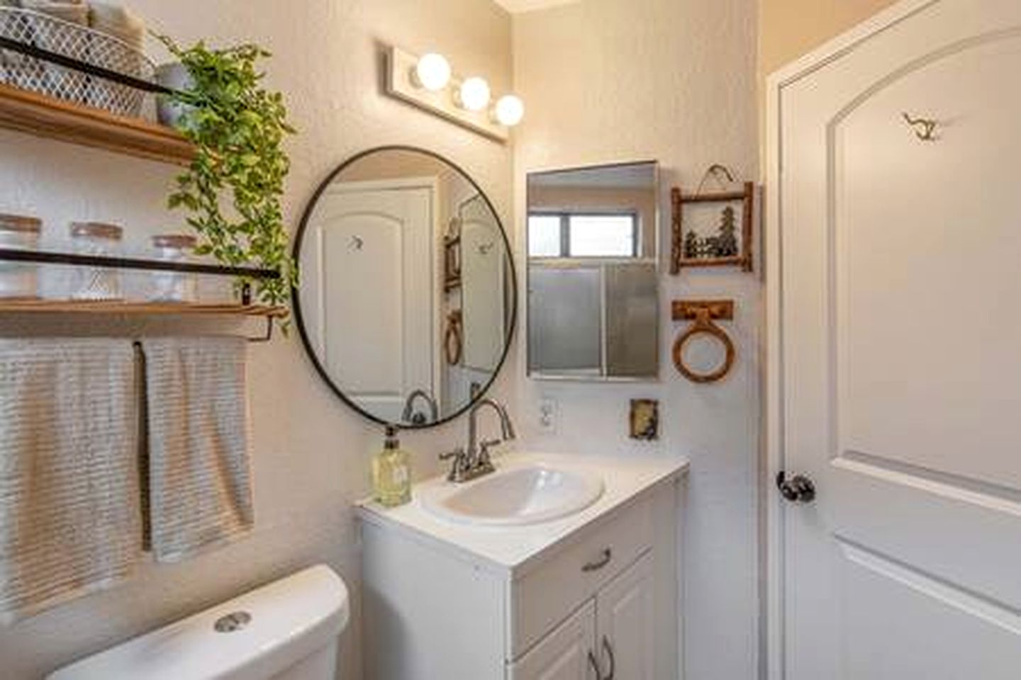 Charming Condo W/ Hot Tub & Pet Friendly