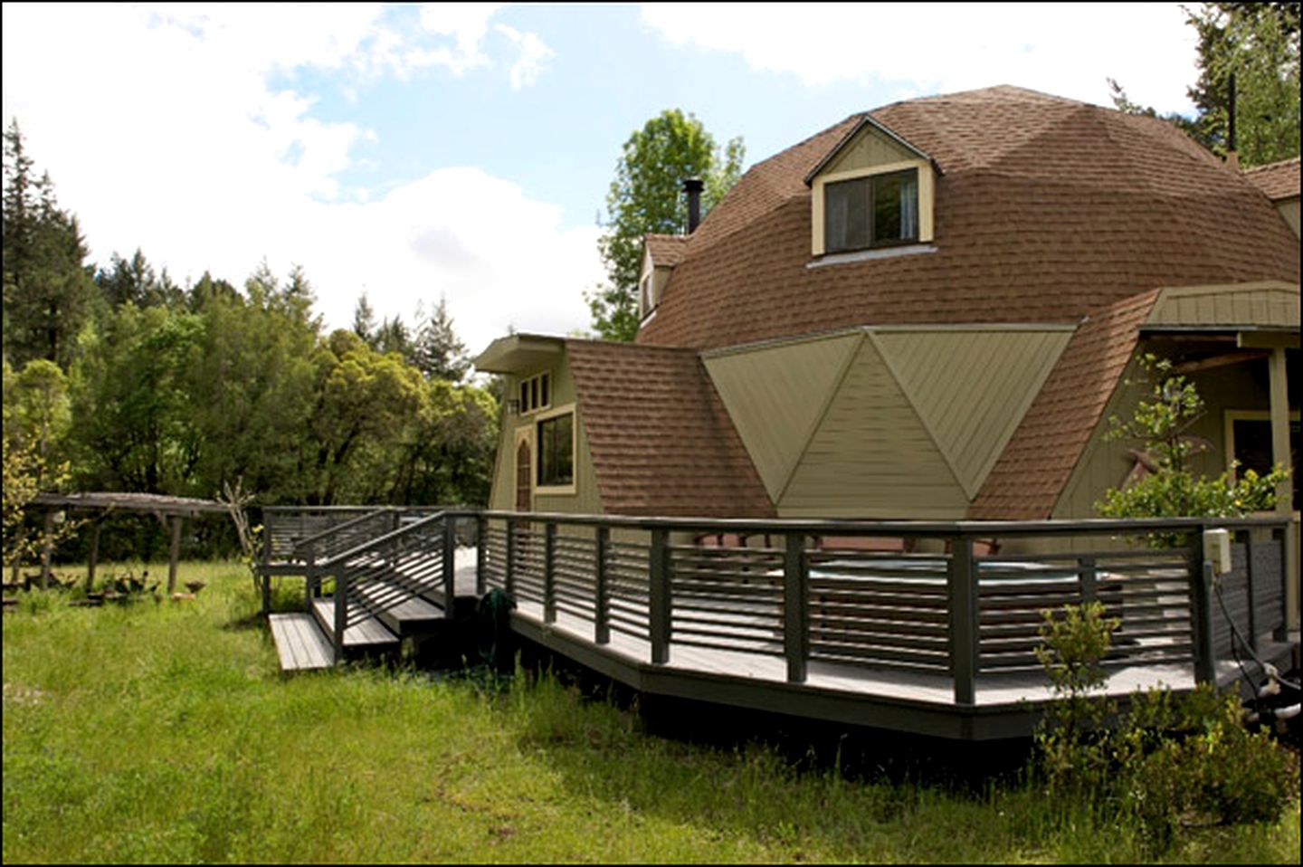 Unique Dome with Hot Tub for a Family Getaway in Philo, California