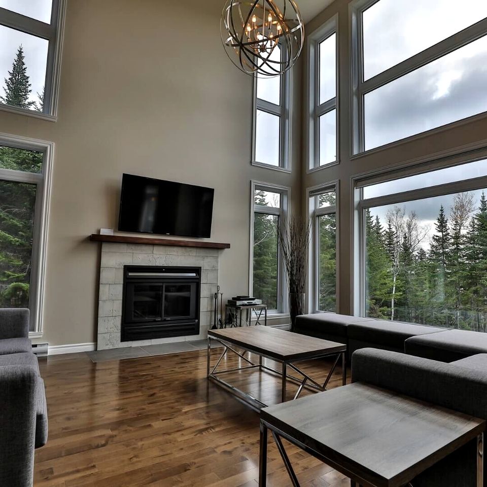 Spacious Cottage with River Views and Spa in Quebec