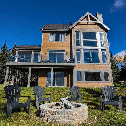 Cottages (Canada, Petite-Rivière-Saint-François, Quebec)