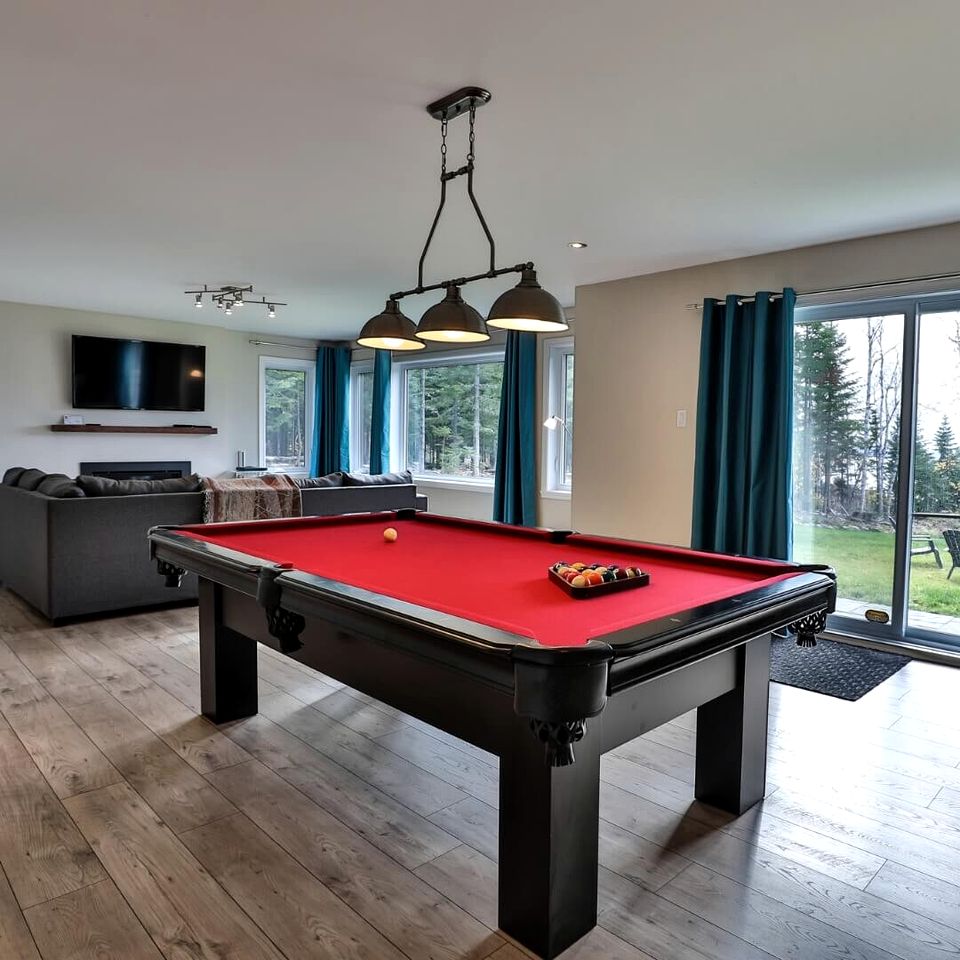 Spacious Cottage with River Views and Spa in Quebec