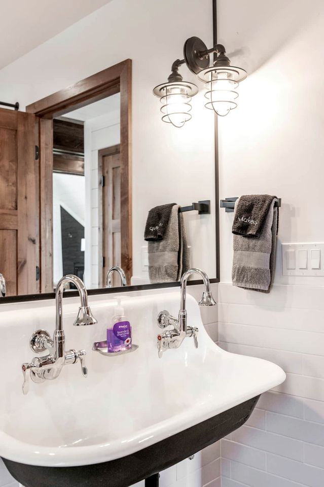 Gorgeous A-frame Settled in the Middle of the Desert inTorrey, Utah