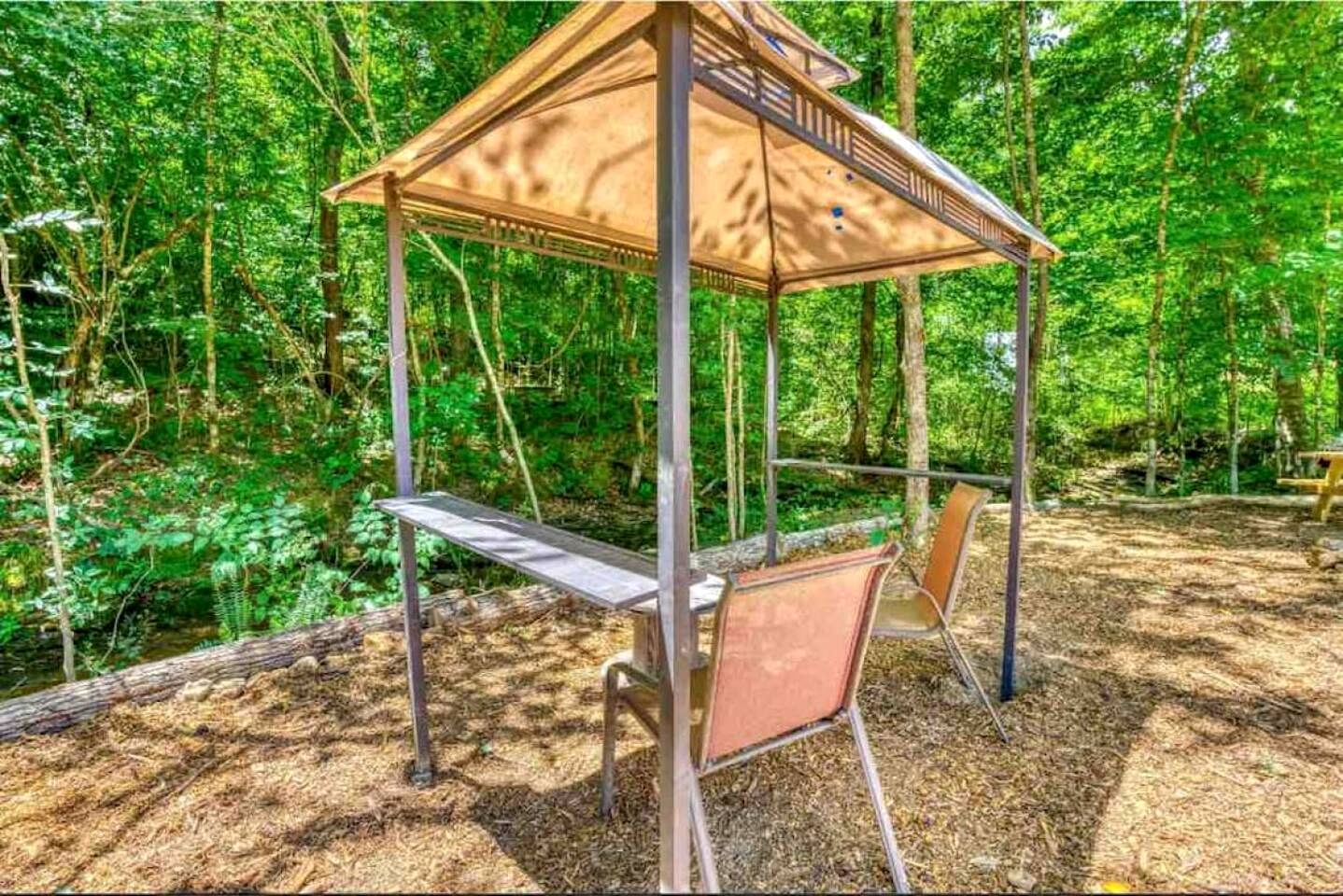 Secluded Bell Tent with Outdoor Shower and Deck in Alabama