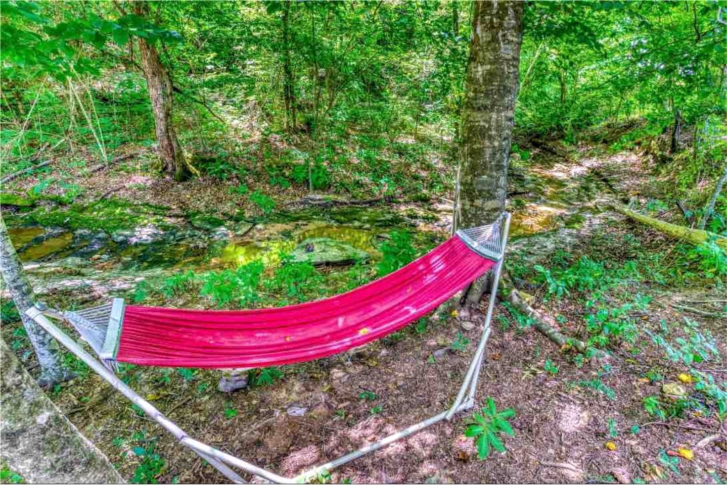Secluded Bell Tent with Outdoor Shower and Deck in Alabama