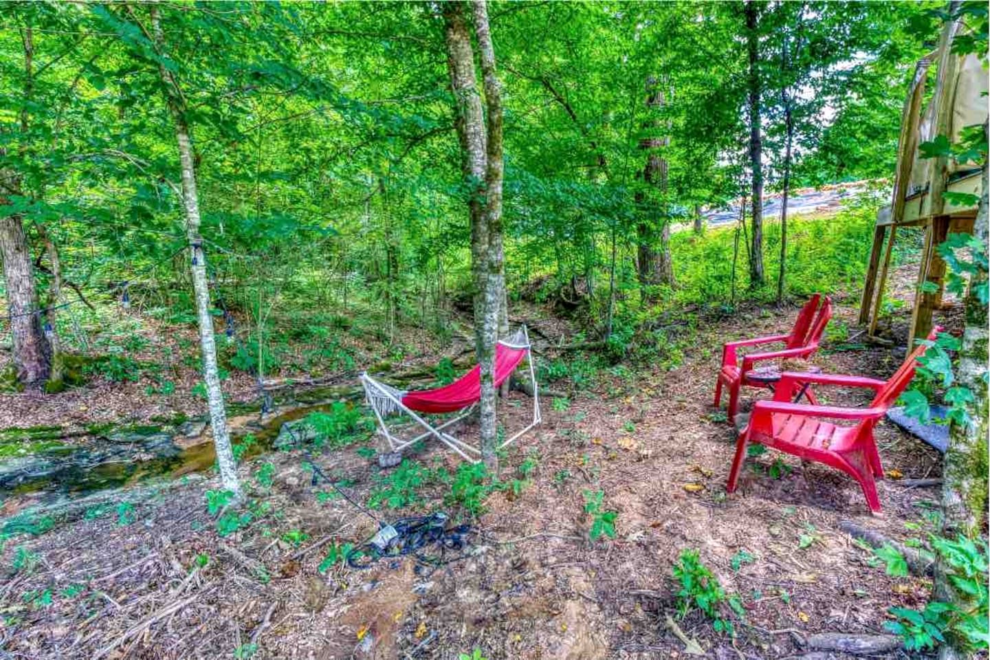 Secluded Bell Tent with Outdoor Shower and Deck in Alabama