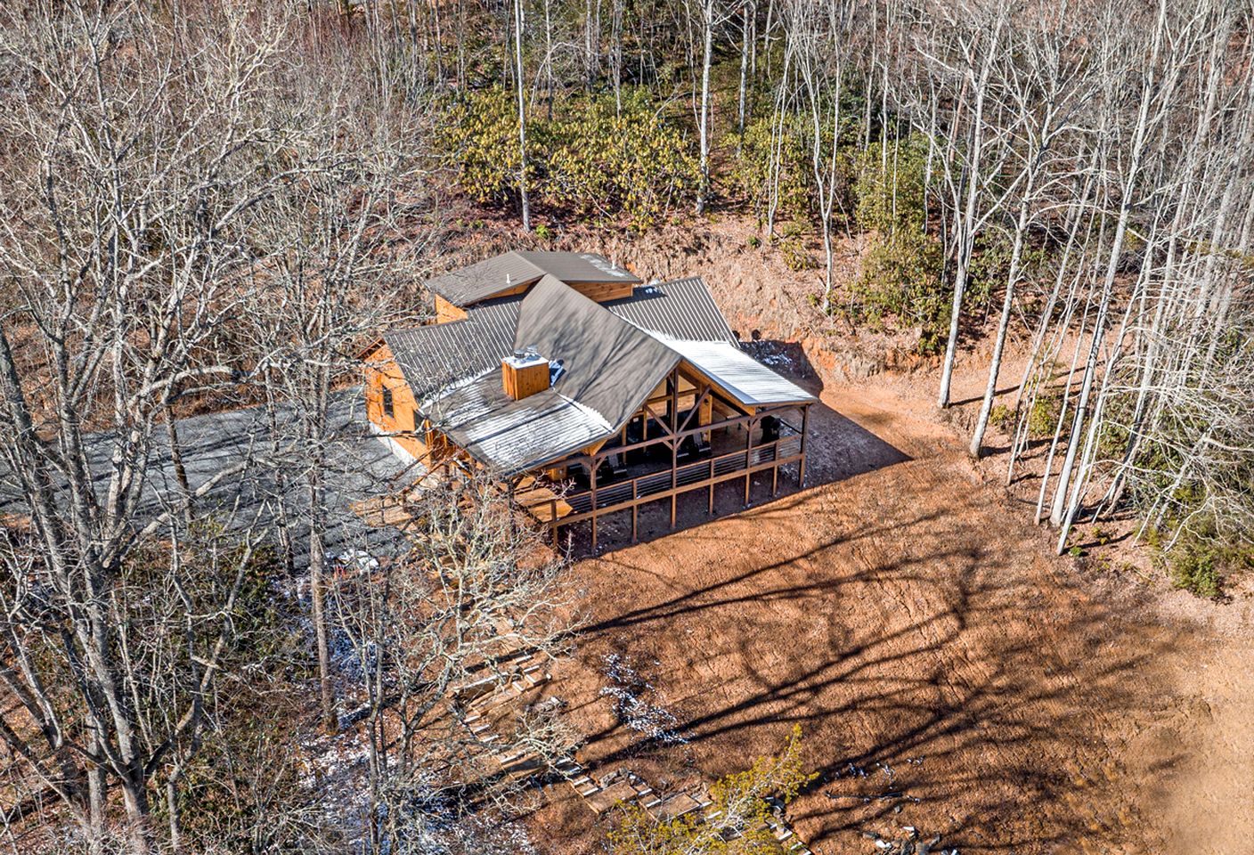 Beautiful Cabin with Lofted Space and Deck in Topton, North Carolina