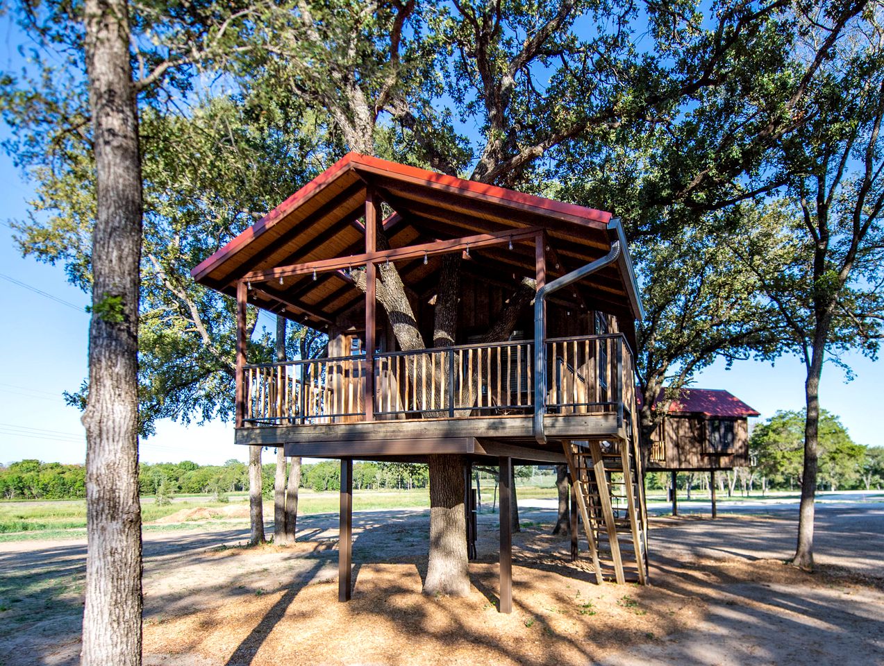 Tree House for Two, Ideal for a Glamping Getaway near Baylor, Texas