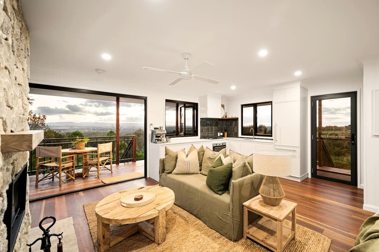Cabins (Australia, Neumgna, Queensland)