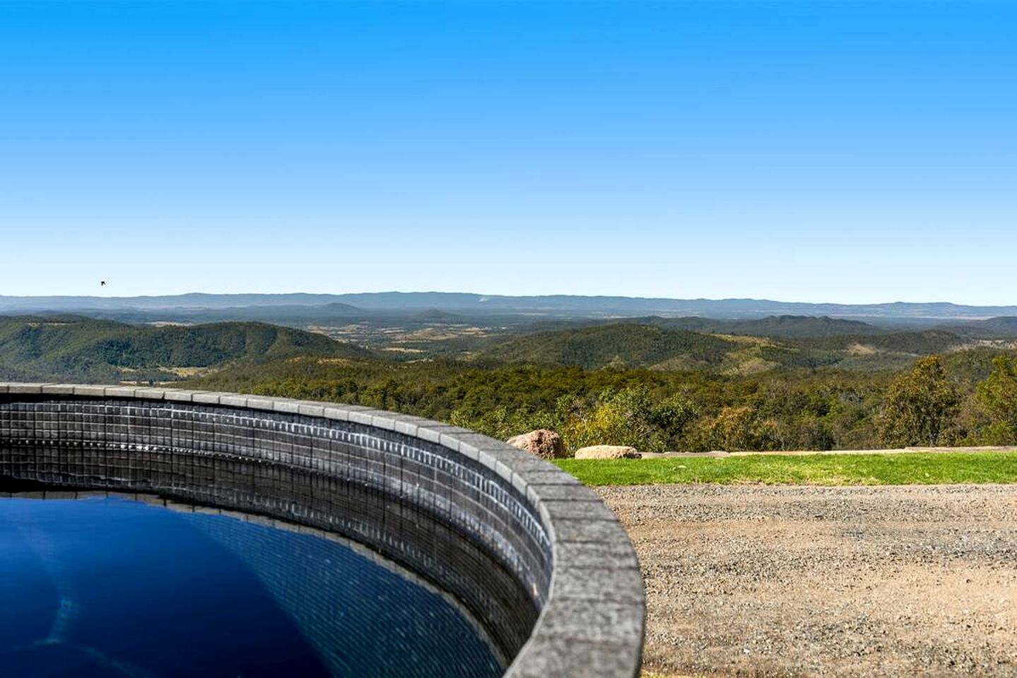 Charming Retro Cottage with Plunge Pool & Panoramic Valley Views near Ravensbourne, Queensland