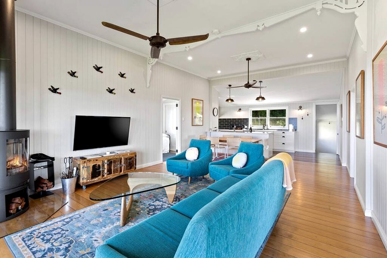 Cottages (Australia, Ravensbourne, Queensland)