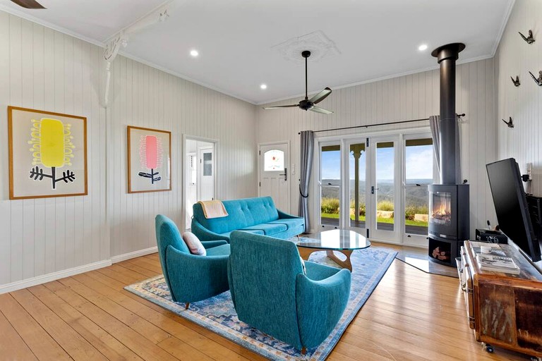 Cottages (Australia, Ravensbourne, Queensland)