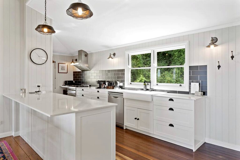 Cottages (Australia, Ravensbourne, Queensland)