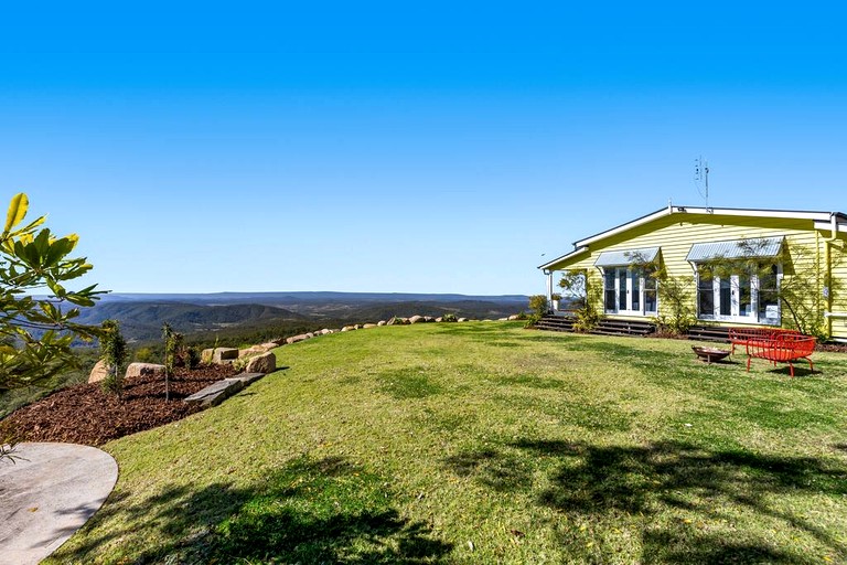 Charming Retro Cottage with Plunge Pool & Valley Views near Crows Nest, Queensland