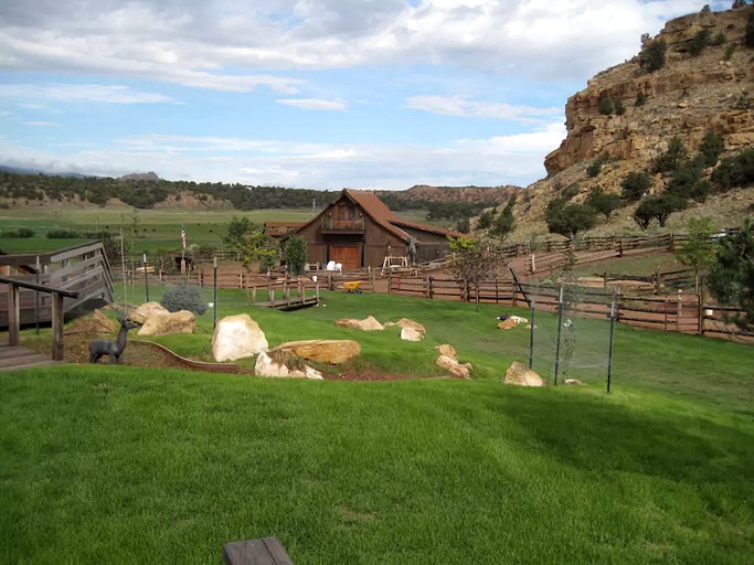 Barns (Grover, Utah, United States)