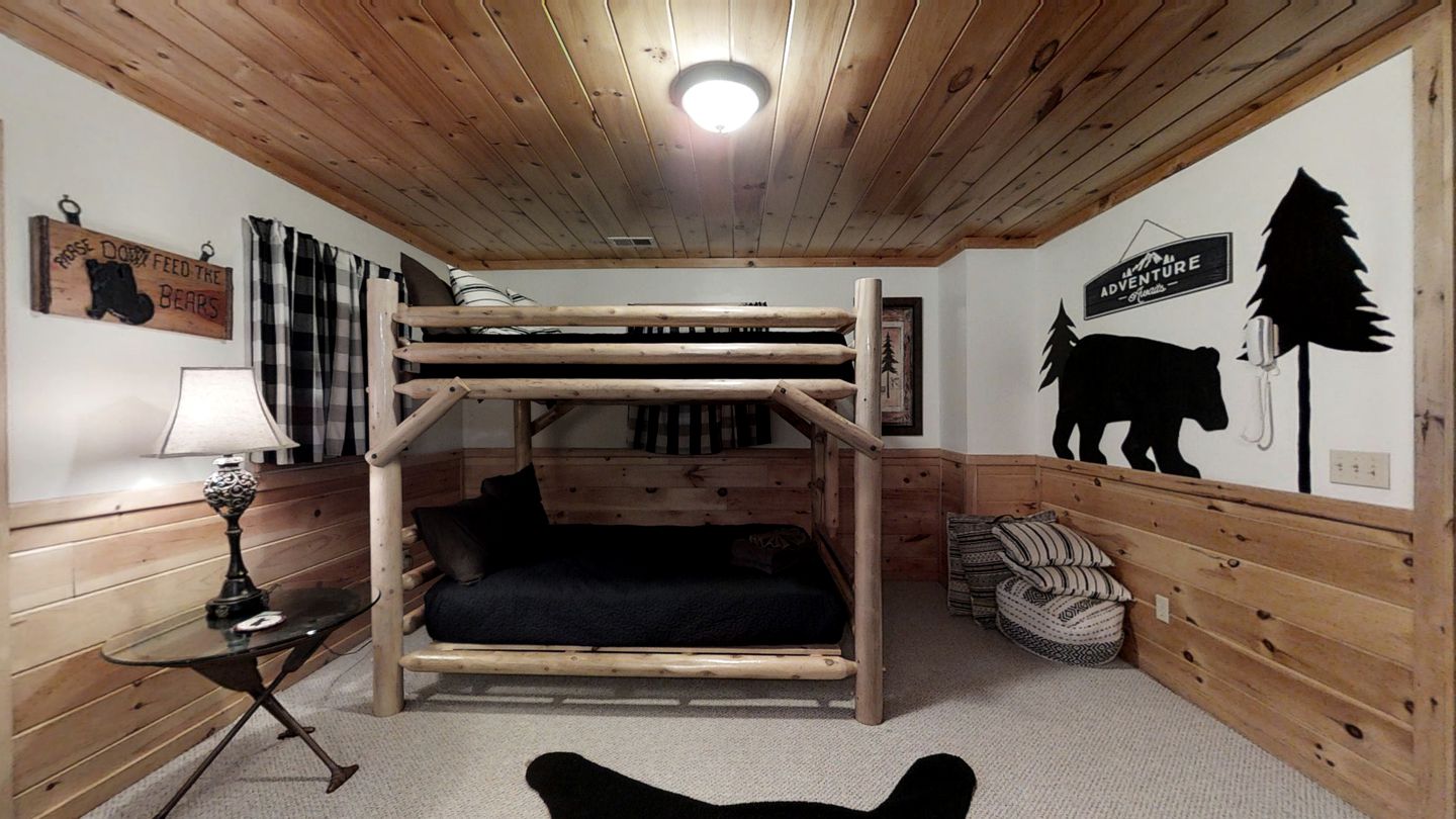 Impressive Cabin with Fireplace, Hot-tub and Stunning Forest Views in Sevierville, Tennessee